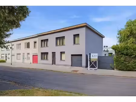 wij verkopen uw vastgoed  anders én beter!