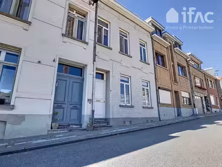 karaktervol herenhuis met 5 slaapkamers en leuke tuin