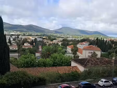 vente appartement 3 pièces 55m2 hyères 83400 - 265000 € - surface privée