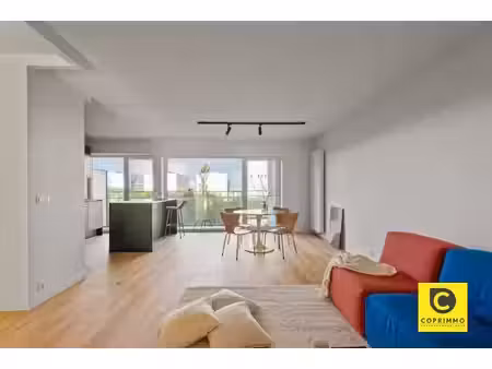 gerenoveerd 2 slaapkamer app met 2 terrassen!