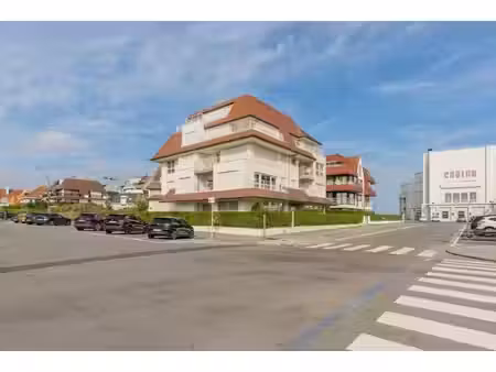 smaakvol gerenoveerd hoek appartement met open zonnige zichten - dubbele garage