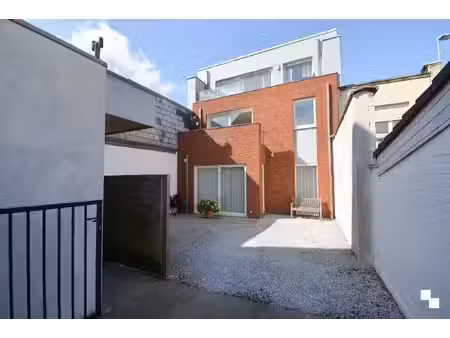recent tweeslaapkamer appartement in dorpskern van sint-eloois-winkel