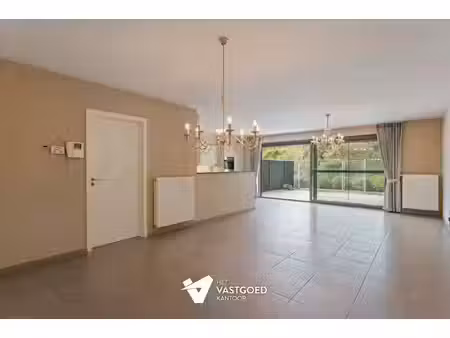 ruim 2 slaapkamer appartement met zicht over de gemeenschappelijke tuin