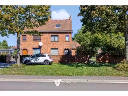 perfect onderhouden woning met 3 slaapkamers + garage op perceel van 5a62 te beringen