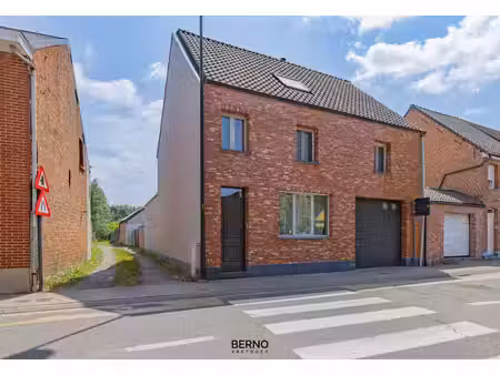 instapklare gezinswoning op een perceel van 840 m² (weide van 1718m2)