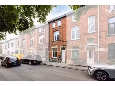 instapklare woning met 4 slaapkamers op gunstige locatie.