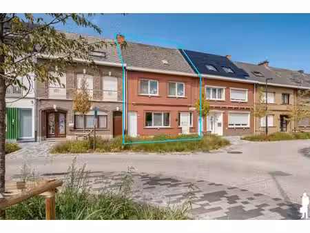 ruime woning in het bruisende centrum van kapelle – op – den - bos met 3 slaapkamers