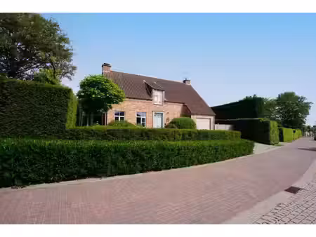 totaal gerenoveerde eigendom op 1.245 m² nabij kortrijk