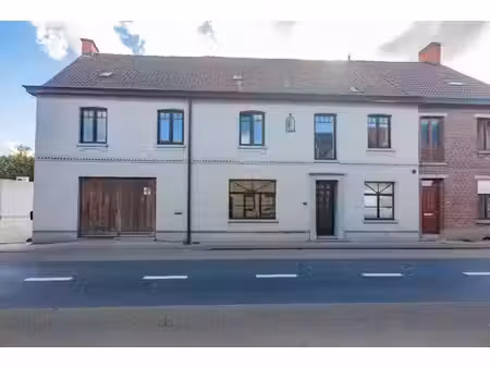 verder af te werken  doch onmiddellijk bewoonbare ruime woning (399m²) met 4 slpks (meer m