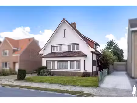 unieke  lichtrijke woning met 4 slpk. en natuurtuin op 799m²