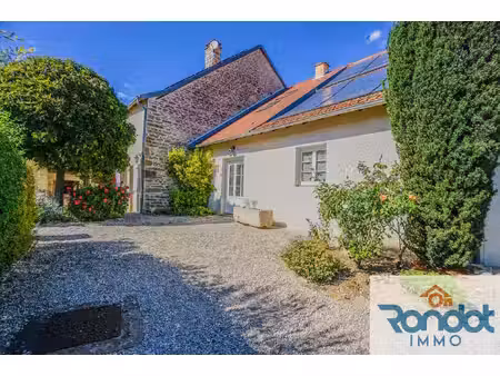 maison 8 pièces / 3 chambres / 300 m2 / 946 m2 terrain
