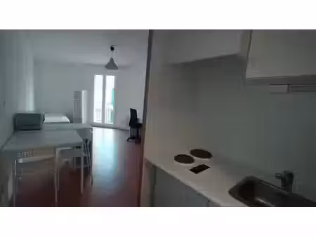 appartement à louer 1 pièce 20.35 m² - nîmes (30) - 462€