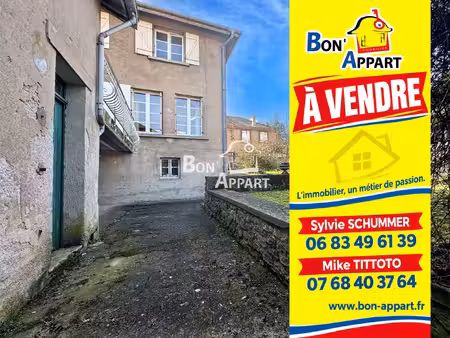 à vendre maison mitoyenne d'un côté avec jardin
