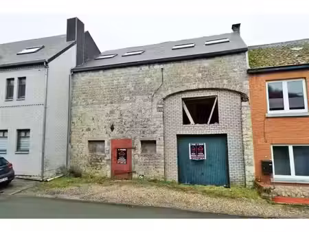 maison à vendre avec garage et 4 chambres   yves-gomezée (vbe72017)