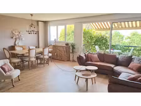 un appartement élégant  lumineux et parfaitement entretenu… un véritable coup de cœur à dé