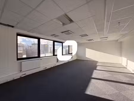 location commerce cergy 95000 102m² à 208m²