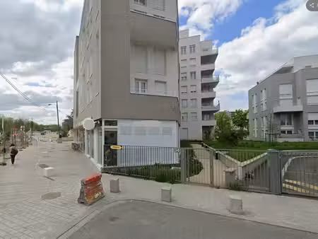 vente commerce evry courcouronnes 91000 71m²