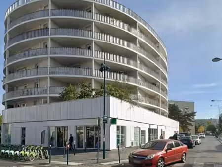 vente commerce pantin 93500 682m²