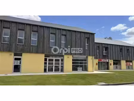location commerce pau 64000 46m²