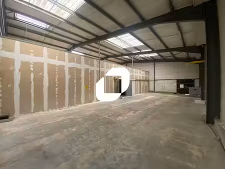 location local d’activités magny-en-vexin 95420 240m² à 702m²