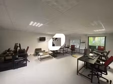 location bureaux cergy 95800 55m² à 902m²