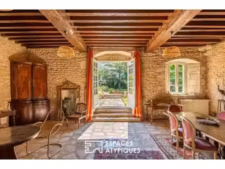 belle maison seigneuriale rénovée et son jardin intimiste