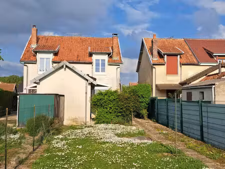 maison ancienne mitoyenne d'un côté