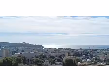 lumineux f3 avec vue mer - garage - la seyne sud