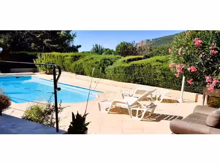 villa plain-pieds  piscine  vue panoramique