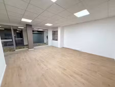location local commercial 32m2 marseille 8eme (13008) - 700 € - surface privée