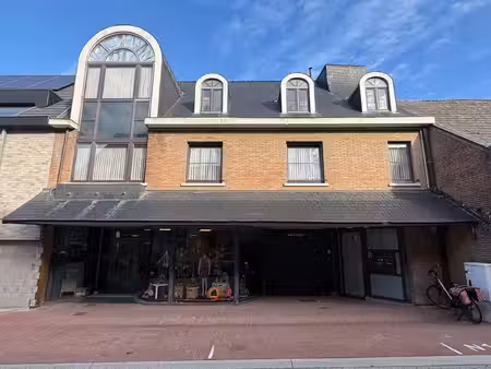 mere - ruim duplexappartement in de dorpskern.