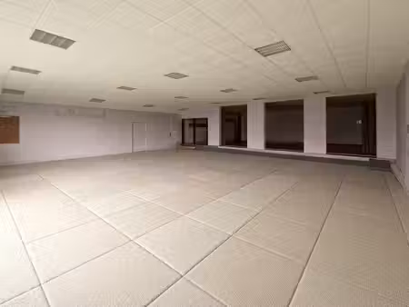 local commercial 1 pièce - 277 m²