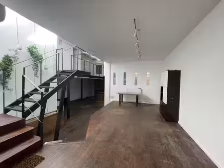 location local professionnel 160m²