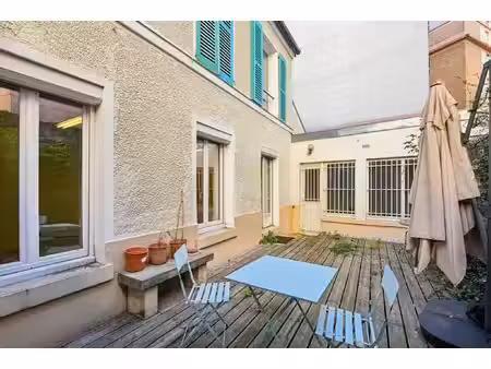location local professionnel 353m²