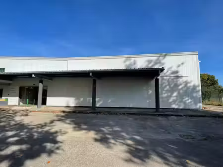 location local commercial