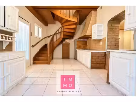 charmante maison t3 sur deux niveaux avec garage 20 m² et des combles de 56 m² !
