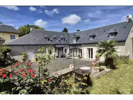 deux maisons en une avec jardin et abris voiture