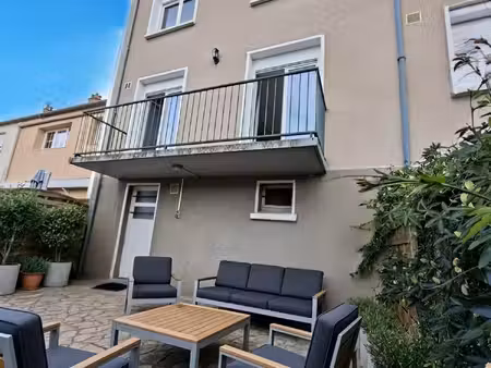 maison de ville avec garage  jardin et beau potentiel