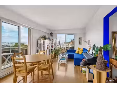 gambetta - 3 pièces - balcon avec vue panoramique sur tous les monuments de paris de 18 m2
