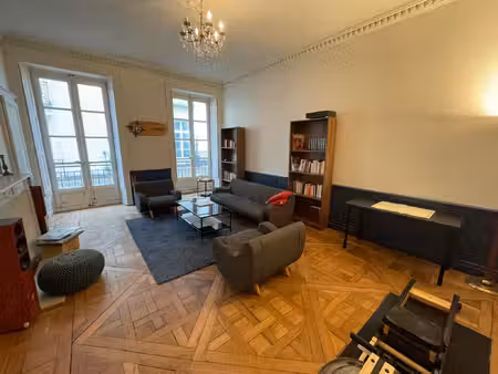 location local professionnel 97m²