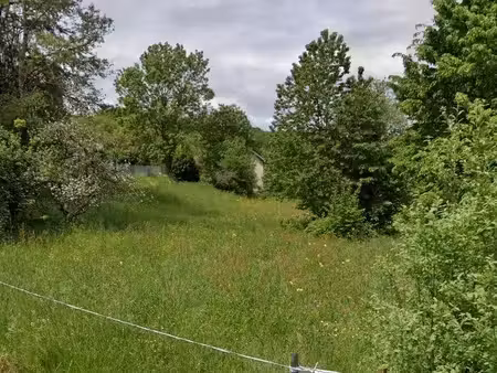 38630 les avenières  à vendre un tres beau terrain constructible