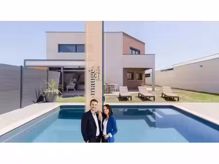 maison - 5 chambres - double garage - espace bien être - piscine - terrasse - pergola
