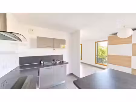 location appartement 1 pièce 36 m² à lyon 8 (69008)