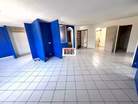 location local professionnel 107m² sollies pont 83210