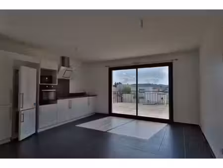 appartement t3 - 57 m2 - luzinay centre village - 1 020 eur cc