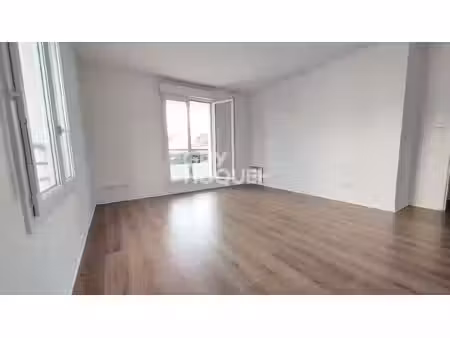 leves - t2 recent de 44.59m² avec parking et cave