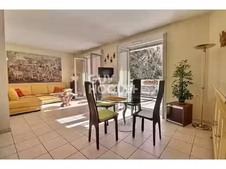 t4 avec terrasse au calme - quartier jean macé