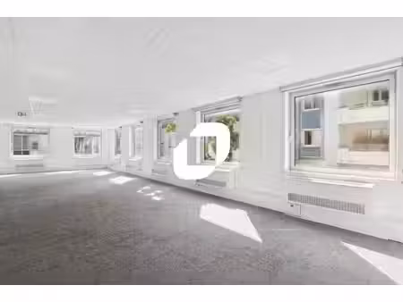 location bureaux 324m² à 1456m²