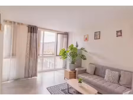 appartement 3 pièces traversant de 56 m² avec vue sur la verdure sans vis à vis