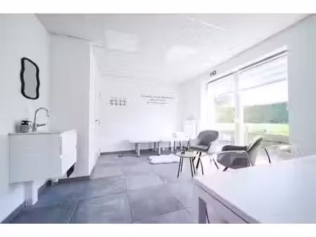 bureaux à louer à rue rennequin sualem 13 modave (vbe72298)